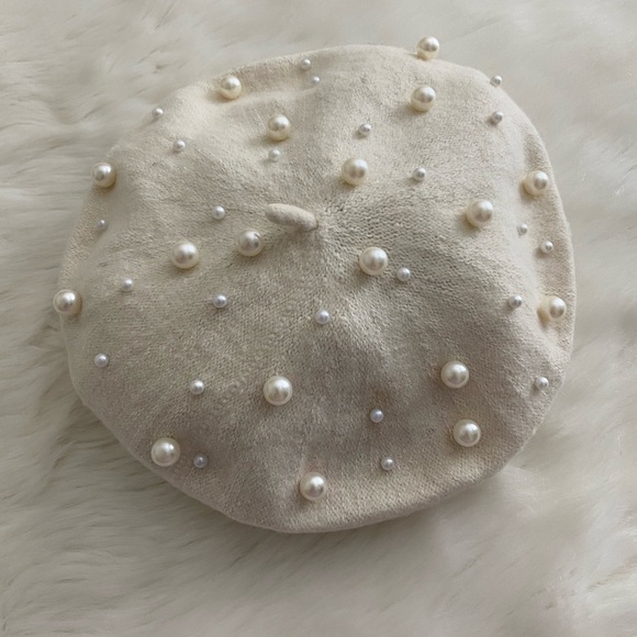 BLOOMINGDALE’S AQUA - WHITE PEARL BERET - Picture 3 of 4